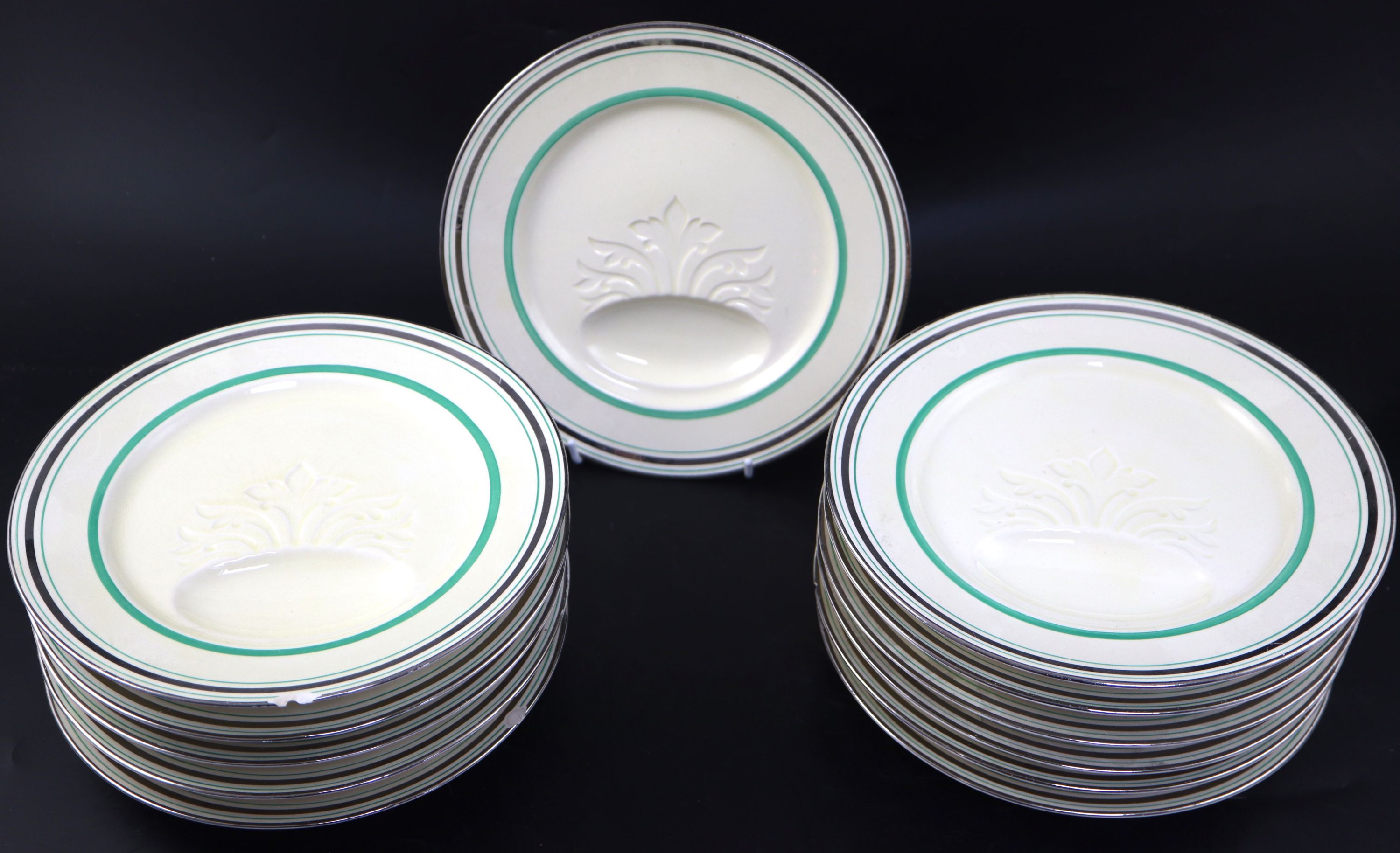 A set of twelve Spode Royal Jasmine pattern plates, diameter 23cm